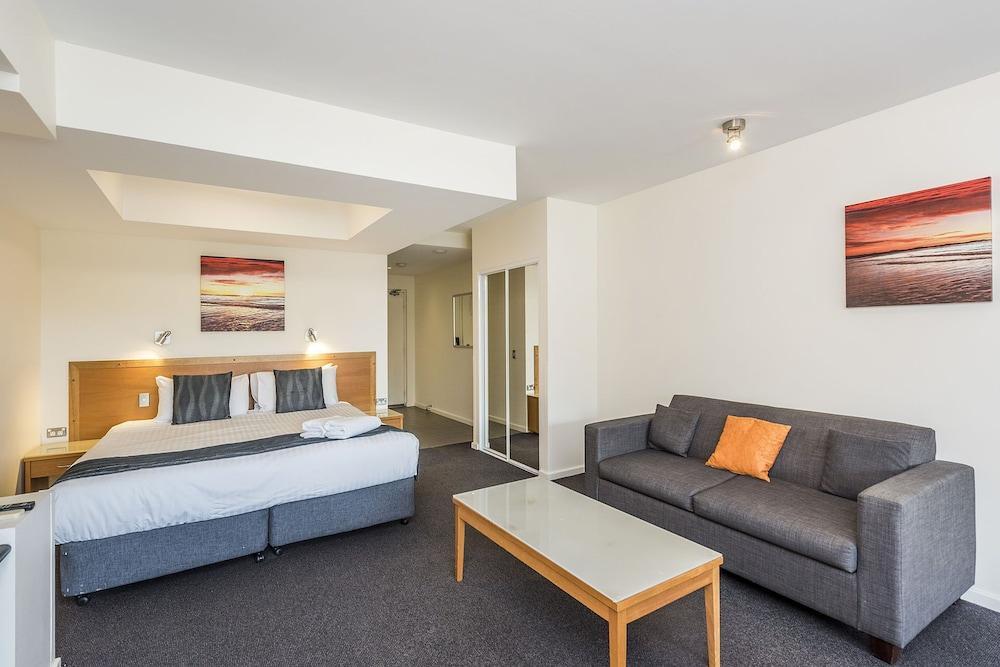 Assured Ascot Quays Apartment Hotel Перт Экстерьер фото