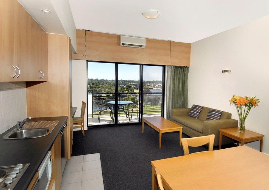 Assured Ascot Quays Apartment Hotel Перт Номер фото
