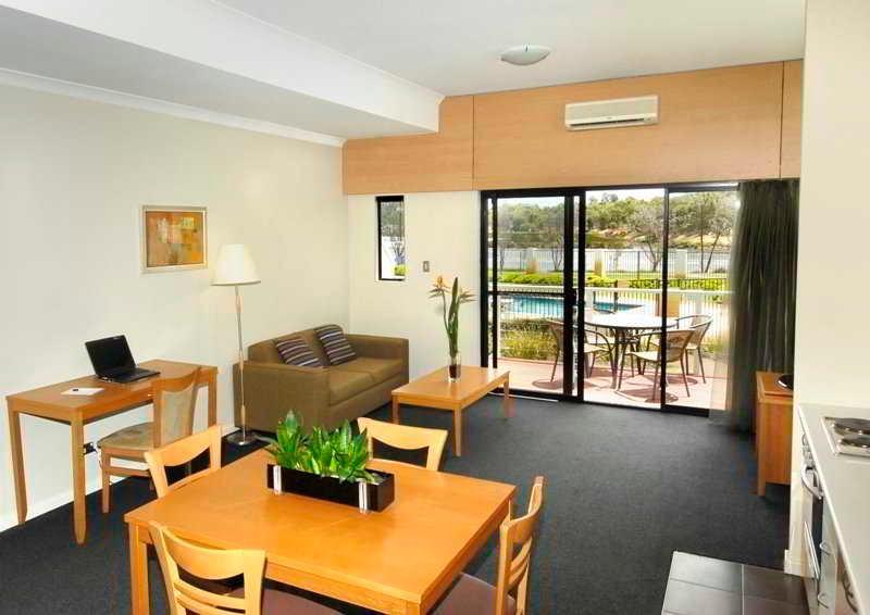 Assured Ascot Quays Apartment Hotel Перт Экстерьер фото