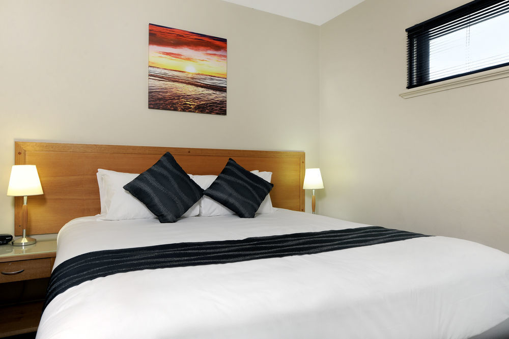 Assured Ascot Quays Apartment Hotel Перт Экстерьер фото