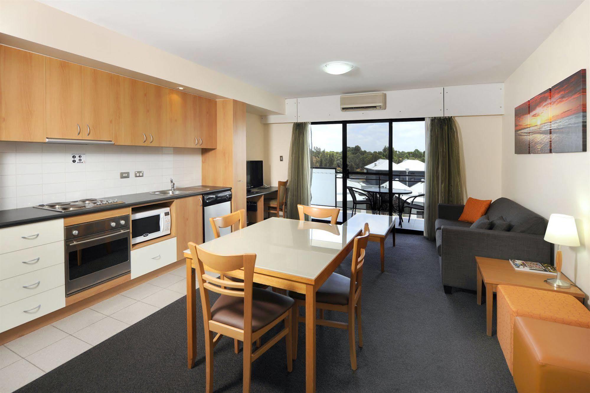 Assured Ascot Quays Apartment Hotel Перт Экстерьер фото