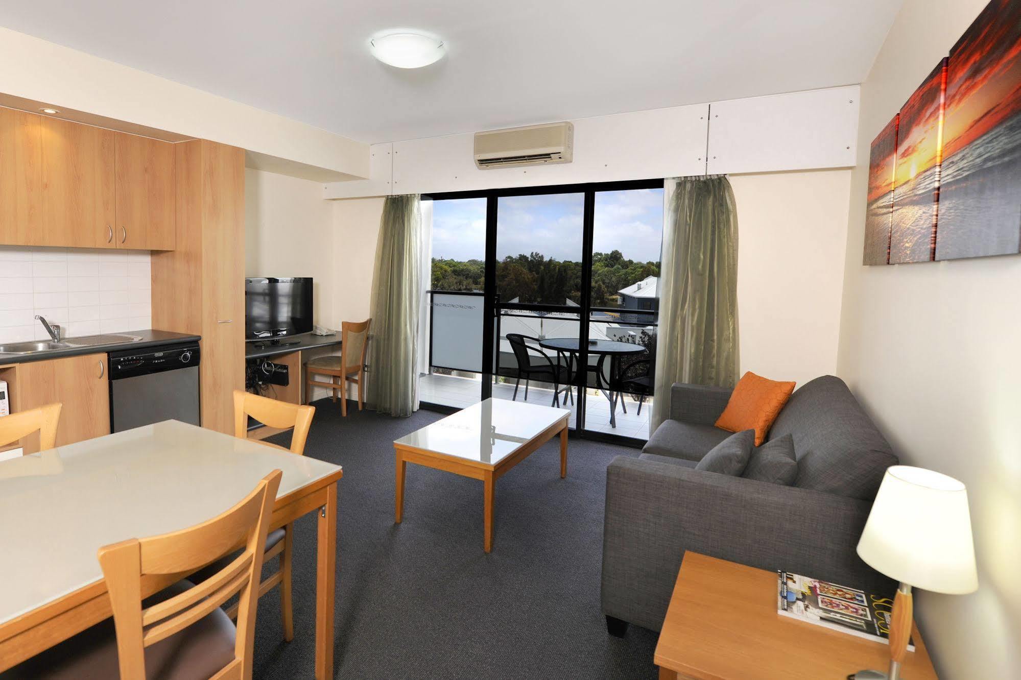 Assured Ascot Quays Apartment Hotel Перт Экстерьер фото