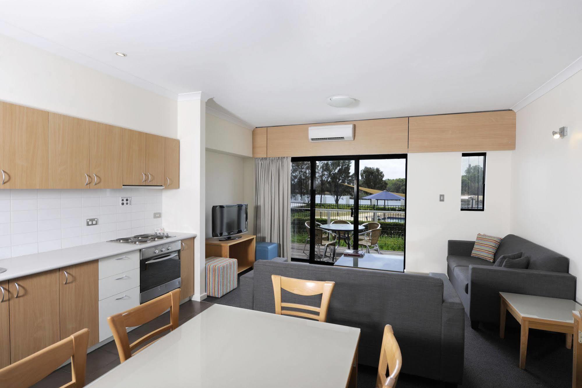 Assured Ascot Quays Apartment Hotel Перт Экстерьер фото