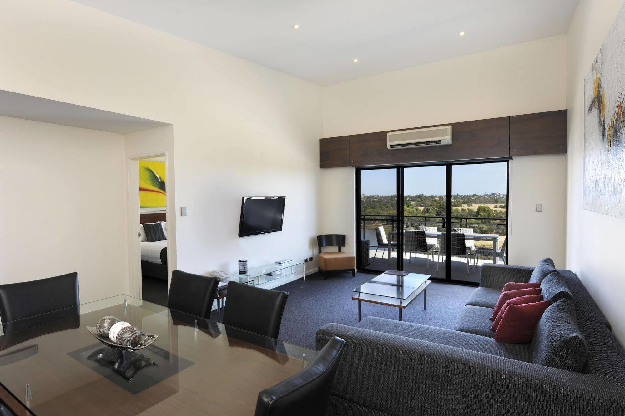 Assured Ascot Quays Apartment Hotel Перт Экстерьер фото