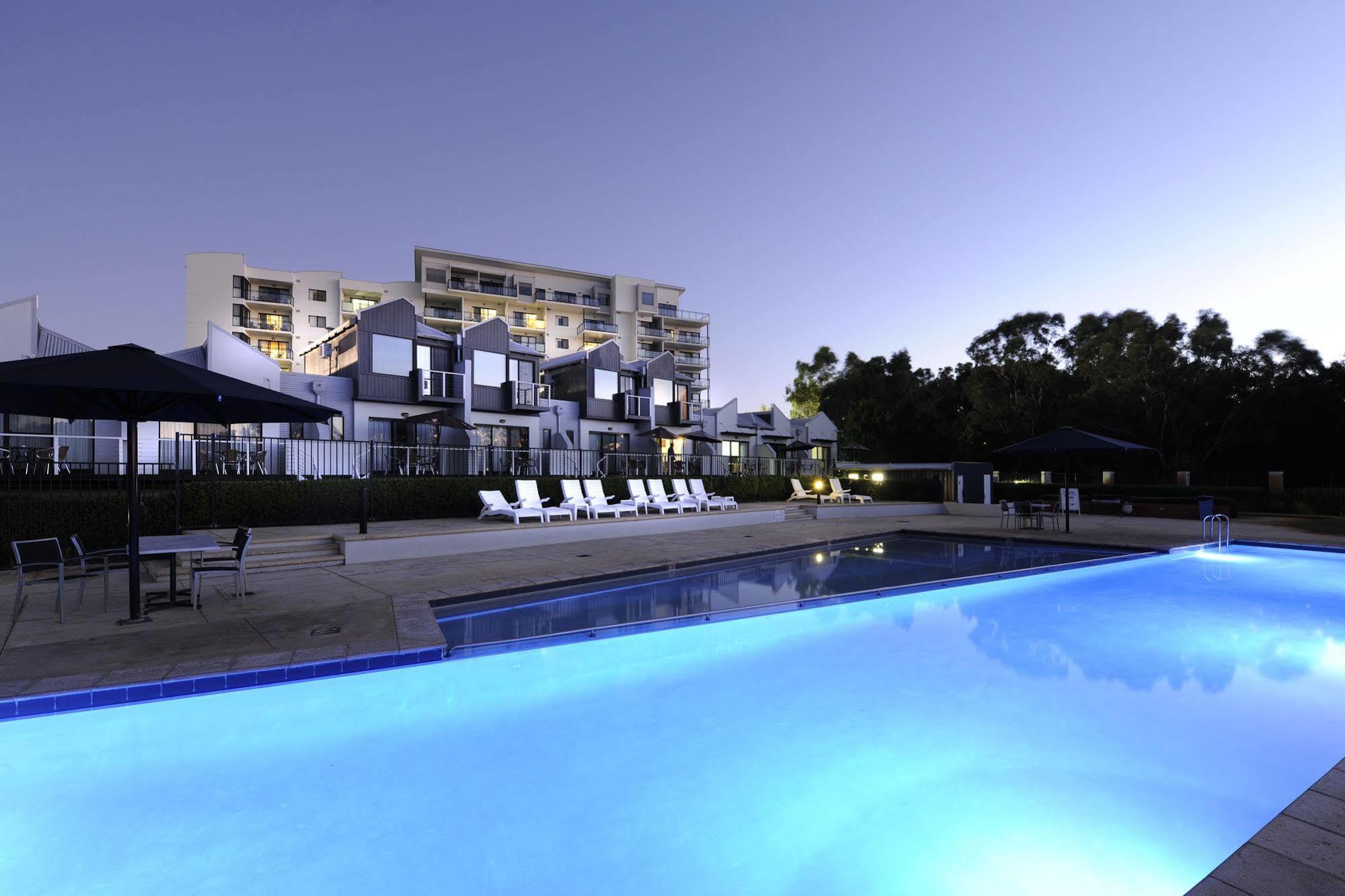 Assured Ascot Quays Apartment Hotel Перт Экстерьер фото
