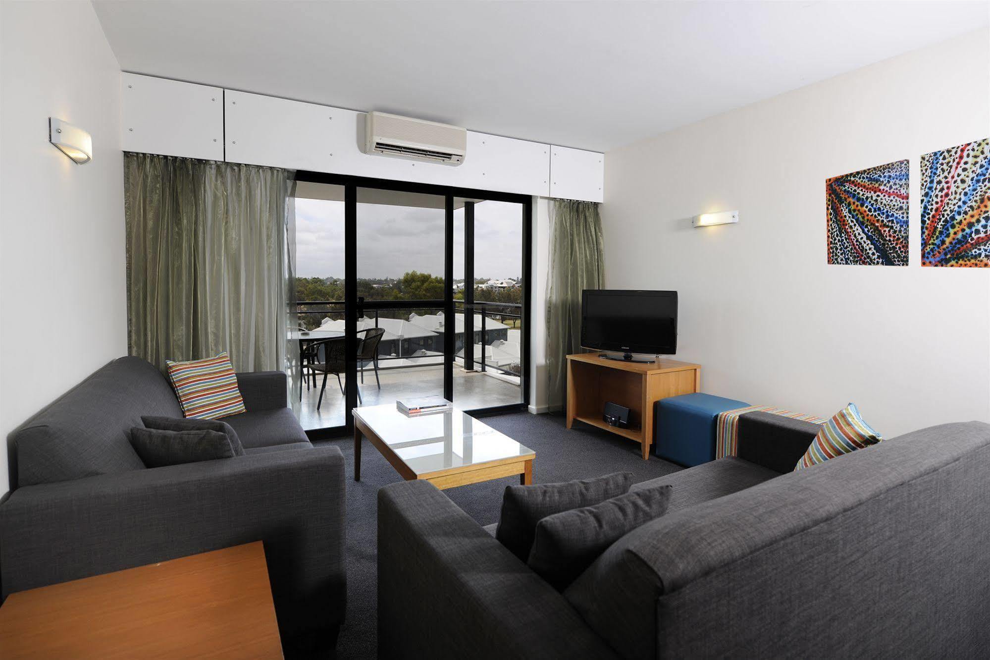 Assured Ascot Quays Apartment Hotel Перт Экстерьер фото